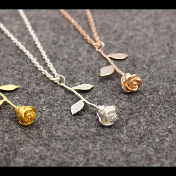 ♥️NWT GOLD/SILVER ROSE NECKLACE - Picture 3 of 8